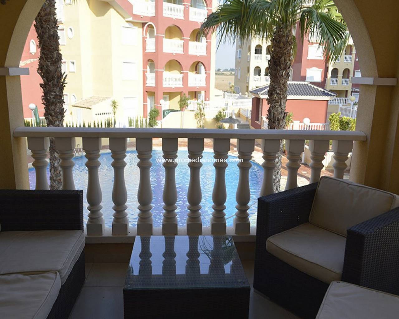 Apartamento con piscina comunitaria en venta en Los Alcazares