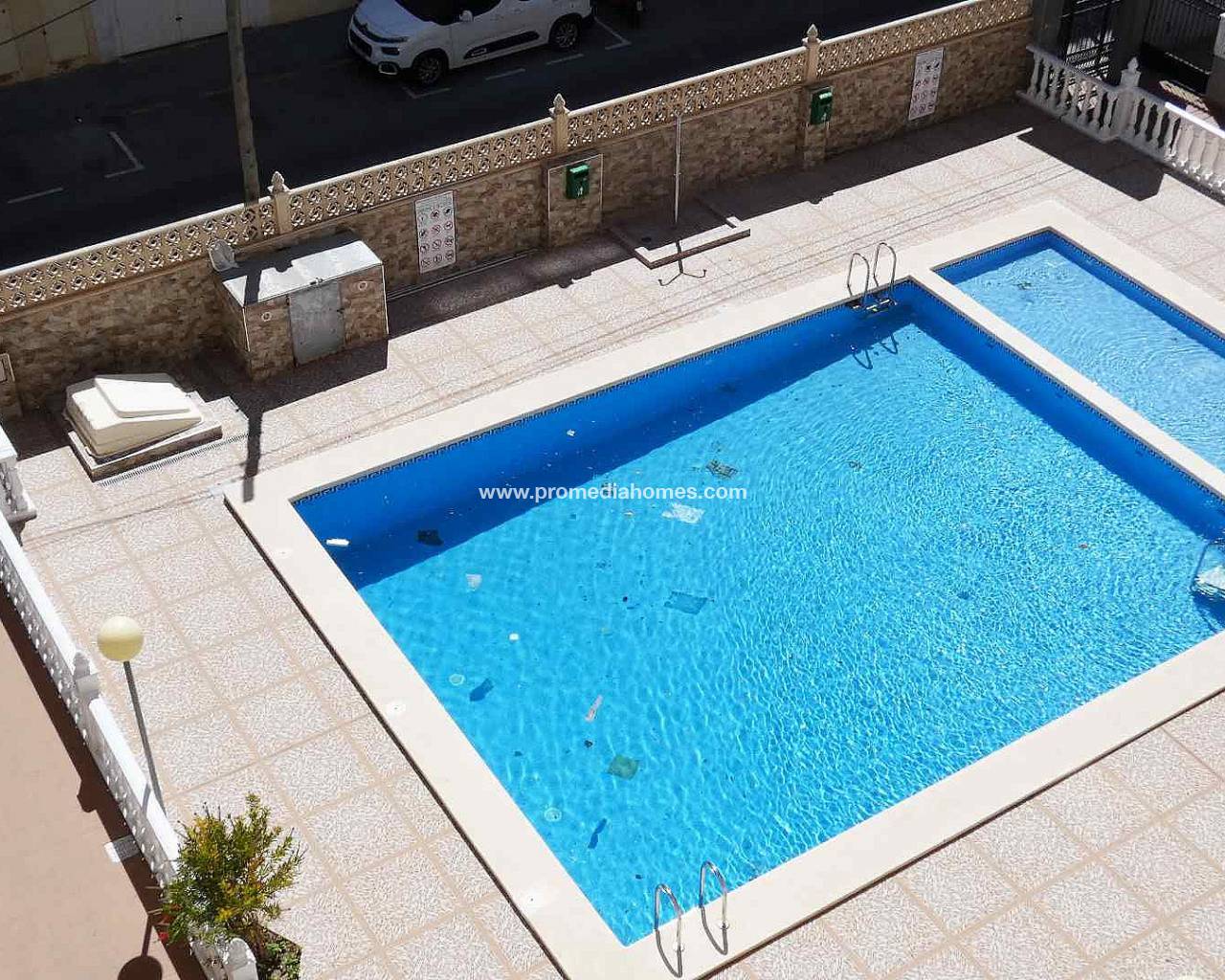 Apartamento de segunda mano en venta en Torrevieja con piscina