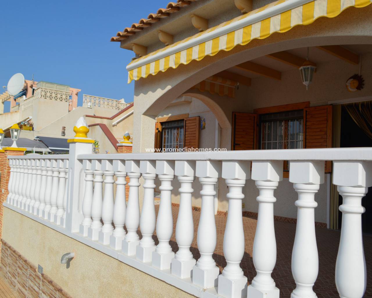 Bungalow with communal pool for sale in Playa Flamenca
