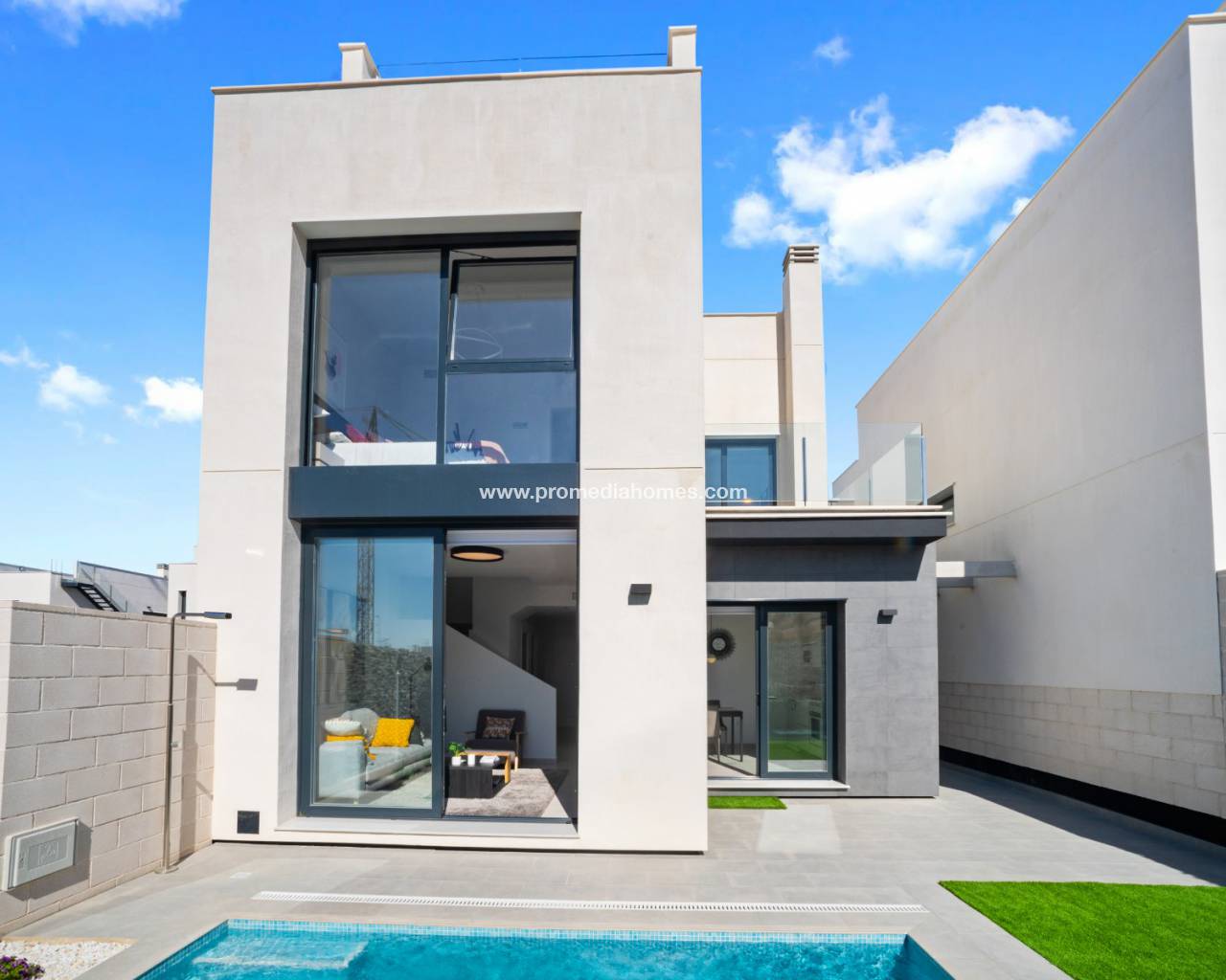 New Build villa with pool for sale in Villamartin