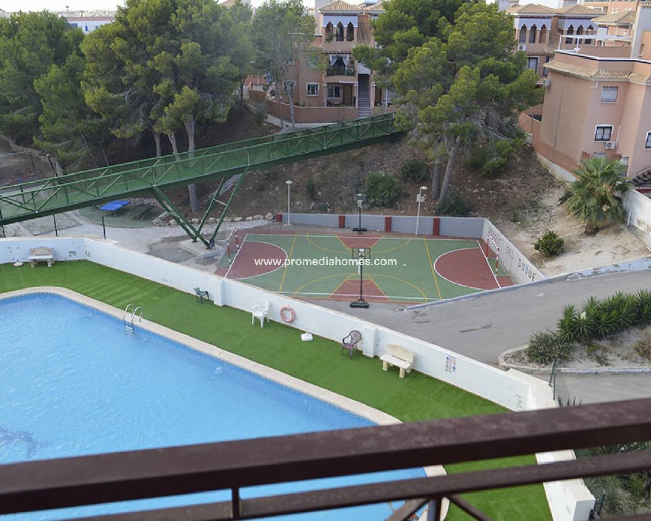Penthouse with pool for sale in Orihuela Costa